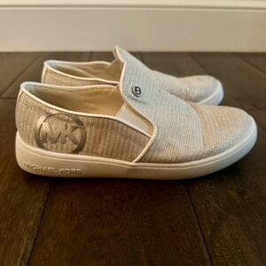 MICHAEL Michael Kors Girls Sparkle White Silver Slip On Fashion Sneakers 2 1/2